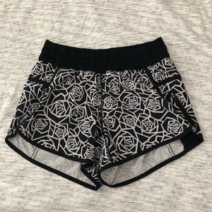 Preloved Lululemon lined jogging shorts sz 6